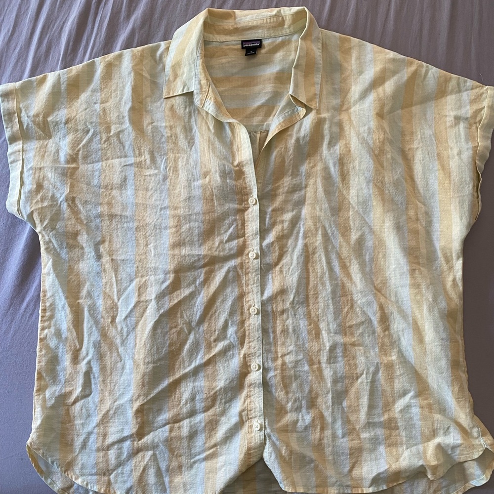Women’s Patagonia button up shirt
